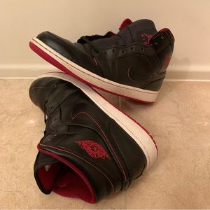 Nike Air Force Mid Black and red size 13